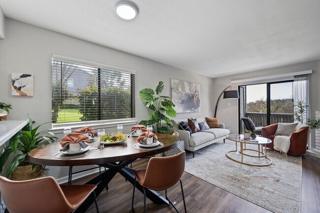 Foto del edificio - The Hilltop Apartment Homes