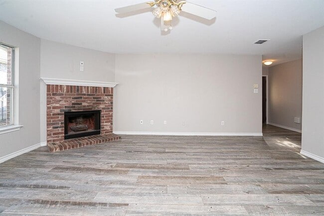 Building Photo - 2704 Frontier Ln