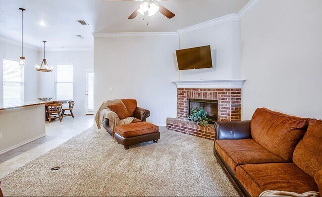 Building Photo - Newer 3 bedroom 2 bathroom house in Frensh...