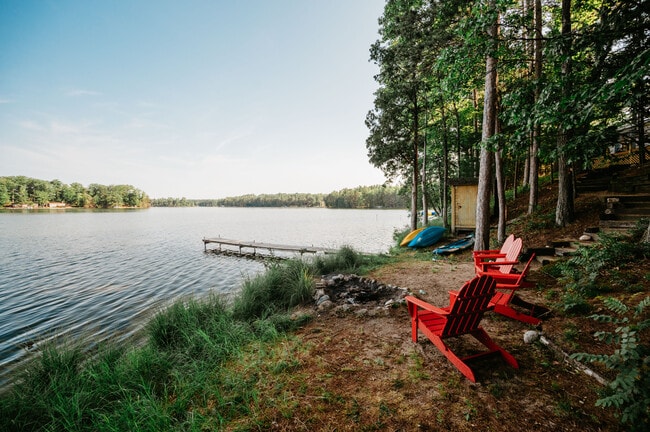 Building Photo - 586 Applegate Dr