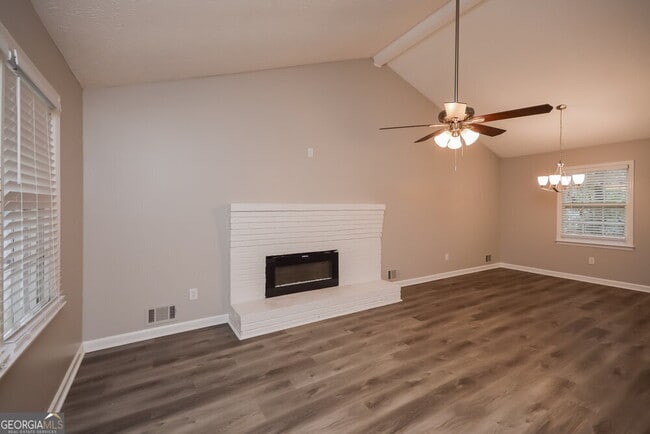 Foto del edificio - 2621 Laurel Woods Ln SE