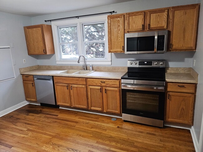 Foto del edificio - 46 Maxwell Dr