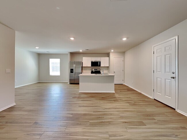 Building Photo - 529 St Charles Pl