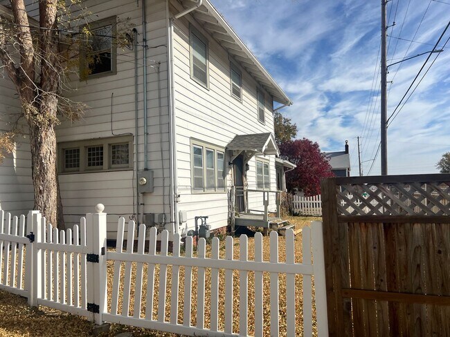 Foto del edificio - Spacious 4 Bedroom, 2 Bath Home with 3-Car Garage – Near WSU – Available Now!