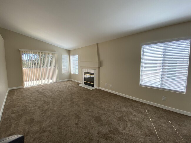 Building Photo - 423 Sanibelle Cir