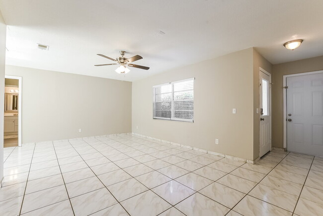 Foto del edificio - 1410 Orchid Ln