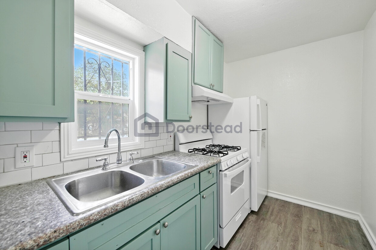 Primary Photo - 5874 S Figueroa St