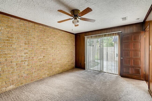 Foto del edificio - 10806 Elmdale Dr