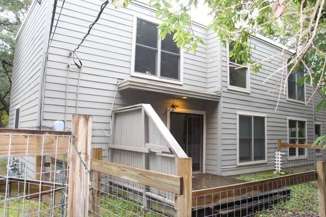Building Photo - 6818 Thorncliffe Dr
