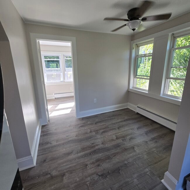 Building Photo - 785 Warwick Tpke