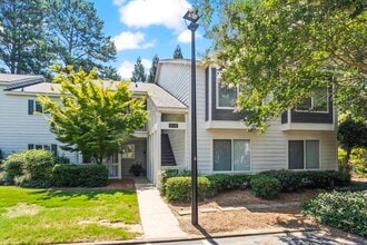 Building Photo - 65 Rumson Ct