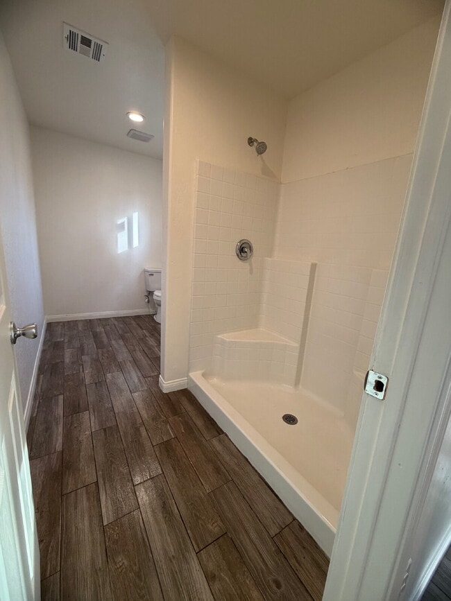 Building Photo - Modern Comfort Meets Everyday Style