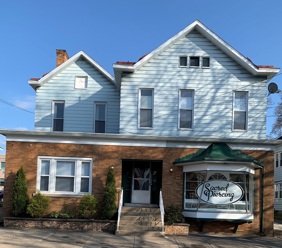 253 W 8th St Unit 1, Erie, PA 16501 Apartments in Erie, PA