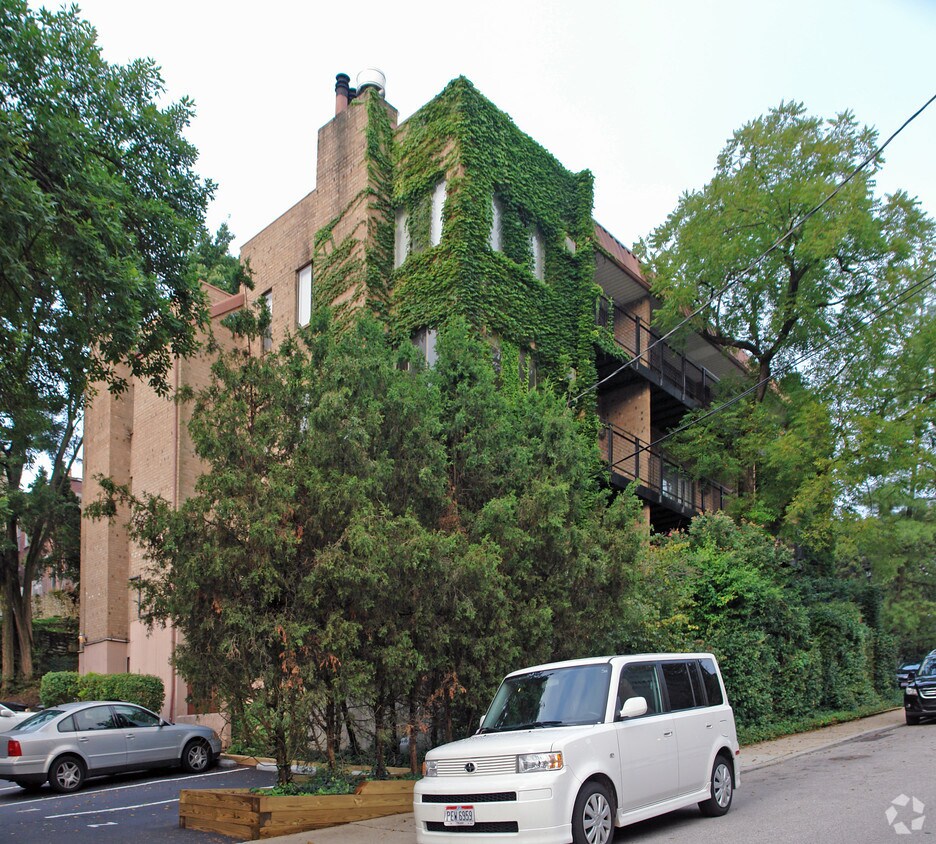 Building Photo - 965 Paradrome St