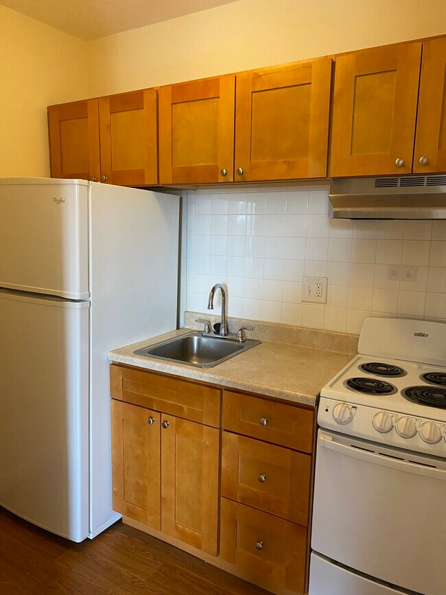 Building Photo - 176 N Beacon St