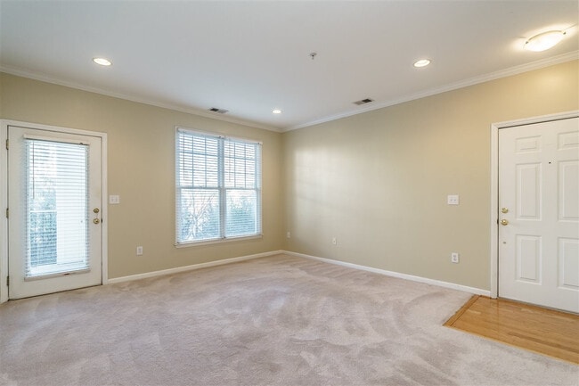 Building Photo - 800 Moratuck Dr