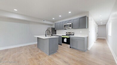 Building Photo - 116 Bauer Ave
