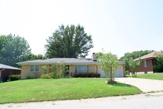 Building Photo - 1520 N 64 St
