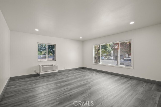 Building Photo - 14335 Hamlin St