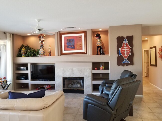 Foto del edificio - 15360 W Sierra Vista Dr