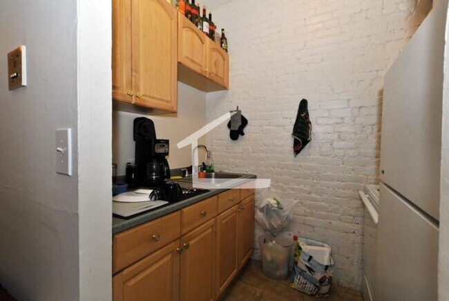 Foto del edificio - 2BR 1Bth unit. Heat/Hot Water included. Great location! Right on Green Line