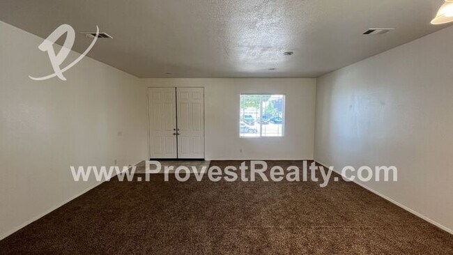 Foto del edificio - Large 4 Bed, 2.5 Bath Hesperia Home!