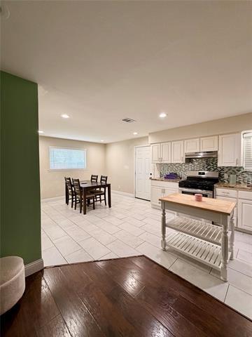 Foto del edificio - 9605 Kittyhawk Ln