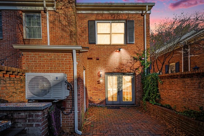 Foto del edificio - 520 N Poplar St