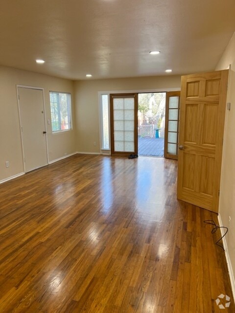 Building Photo - 947 Casanova Ave