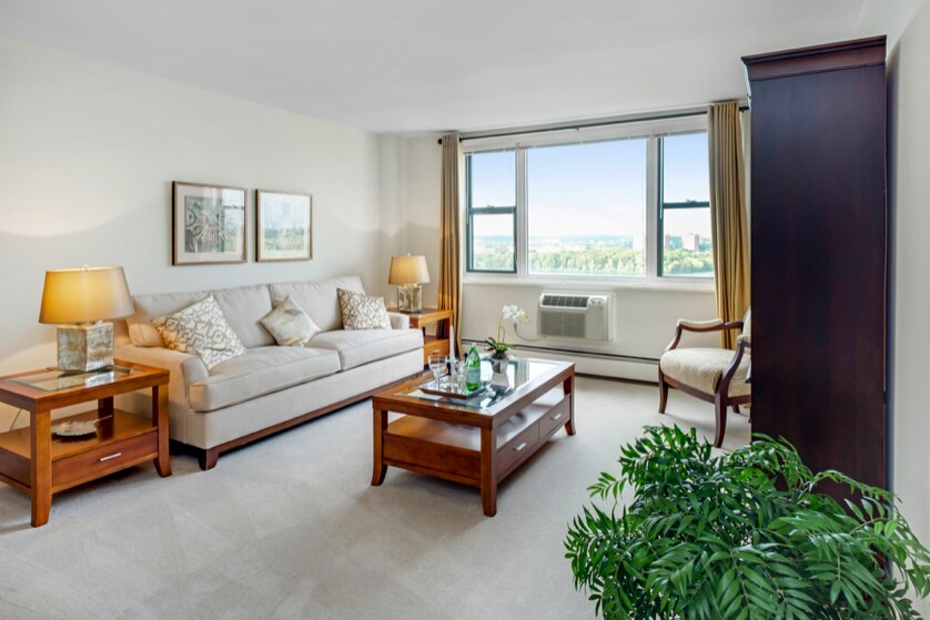 Foto principal - 642 Huron Ave