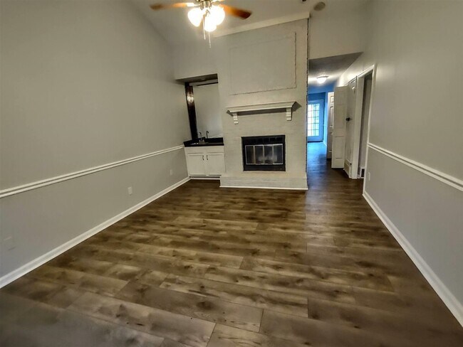 Foto del edificio - 3905 Glencoe Dr