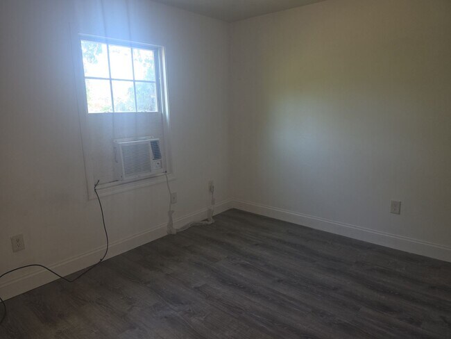 Foto del edificio - 1 Bedroom Available now!