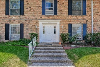 Building Photo - 5863 Inwood Dr
