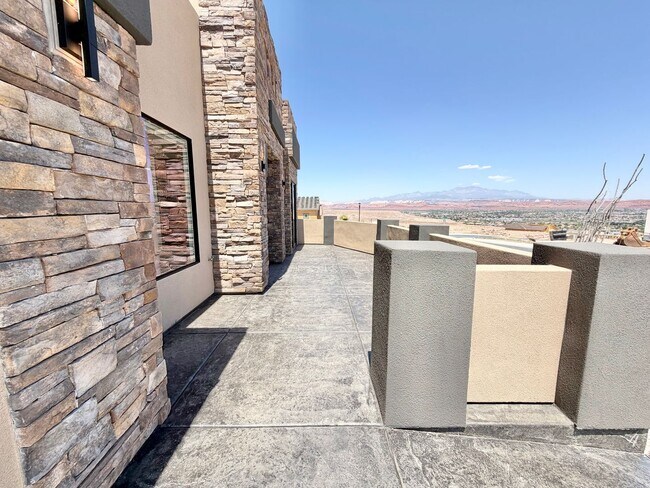 Foto del edificio - Beautiful Single-Level Home with Trail Access & Stunning Views!!! Pet Friendly!
