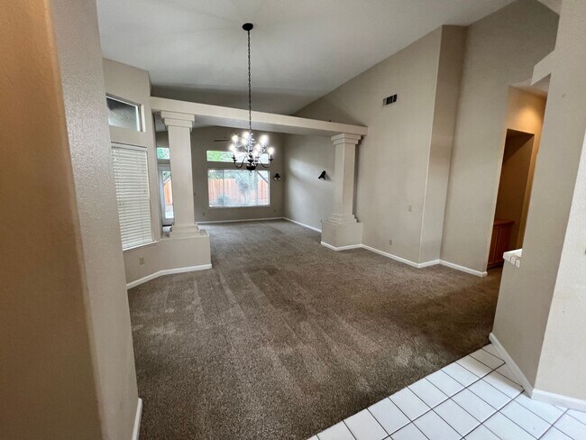 Building Photo - 612 Black Oak Way
