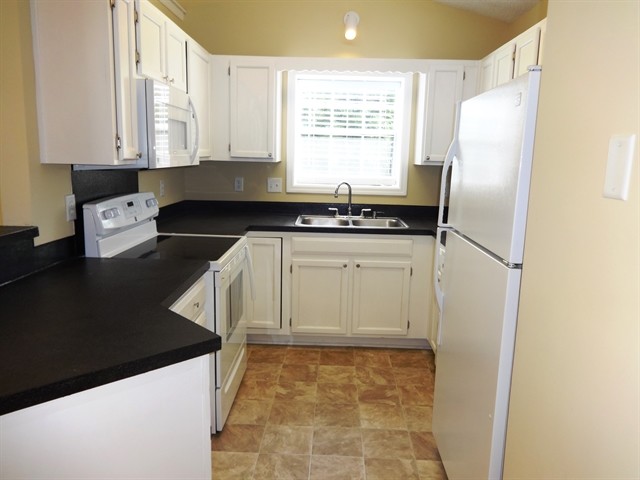 Building Photo - 8540 Brookforest Drive