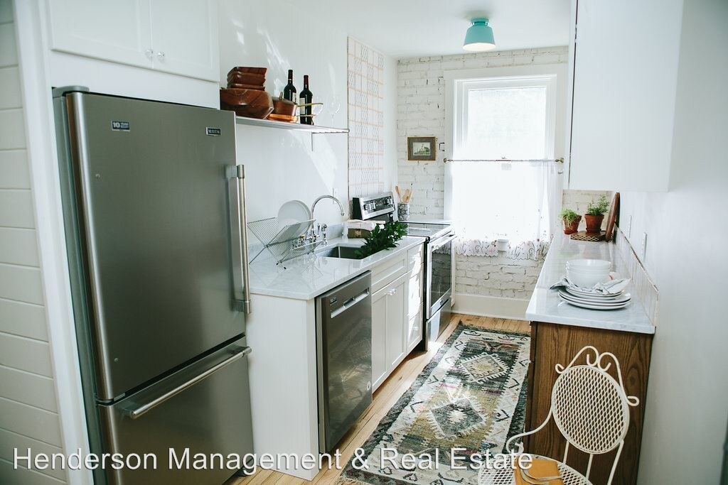 Primary Photo - 220 E Laurel St