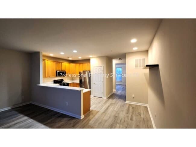 Building Photo - Luxury Townhome In The Villages Of Urbana