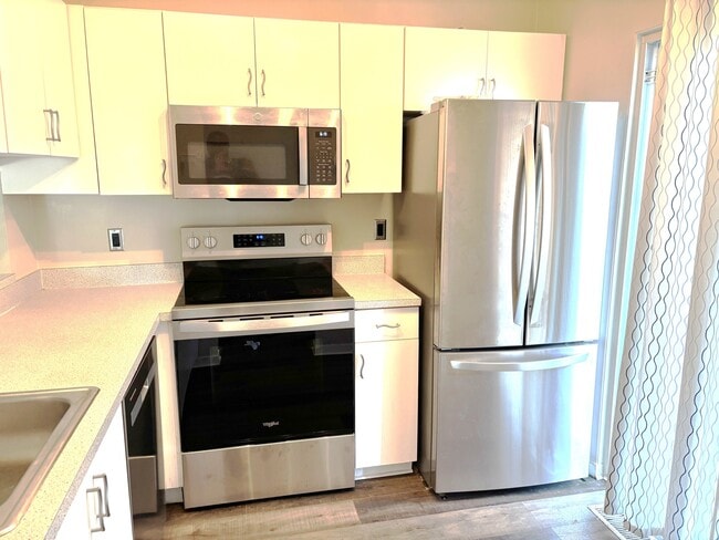 Building Photo - 44850 Bayview Dr