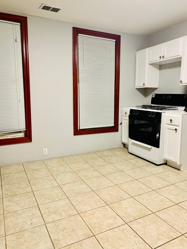 Kitchen - 1831 S Allport St