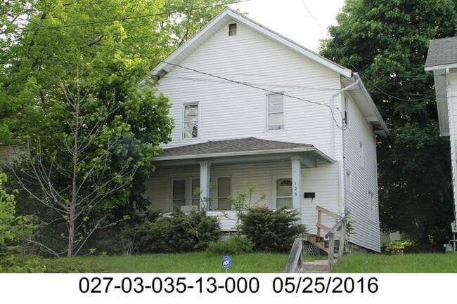 Building Photo - Rental Available!