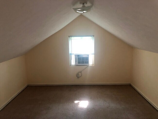 Quaint 2nd bedroom with sloped ceilings - 722 E Euclid Ave