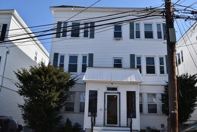 Building Photo - 12 Astoria St