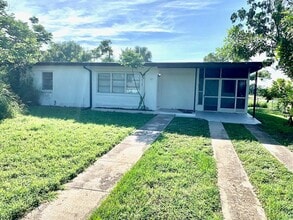 Building Photo - 3140 Crestwood Dr