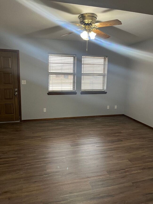 Building Photo - 5205 Parkwood Ave