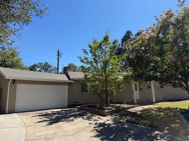 Foto del edificio - Beautifully Remodeled Single-Story Home with Huge Backyard & RV Access!