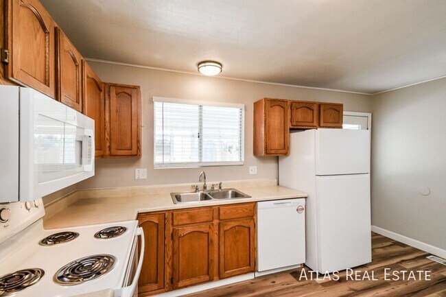 Foto del edificio - Alluring 3 Bed/ 2 Bath home in Rustic Hills!