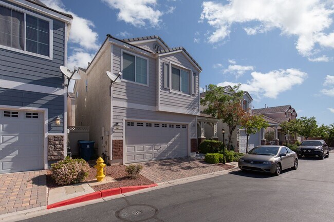 Foto del edificio - Gorgeous 3 Bedroom in a Gated Community