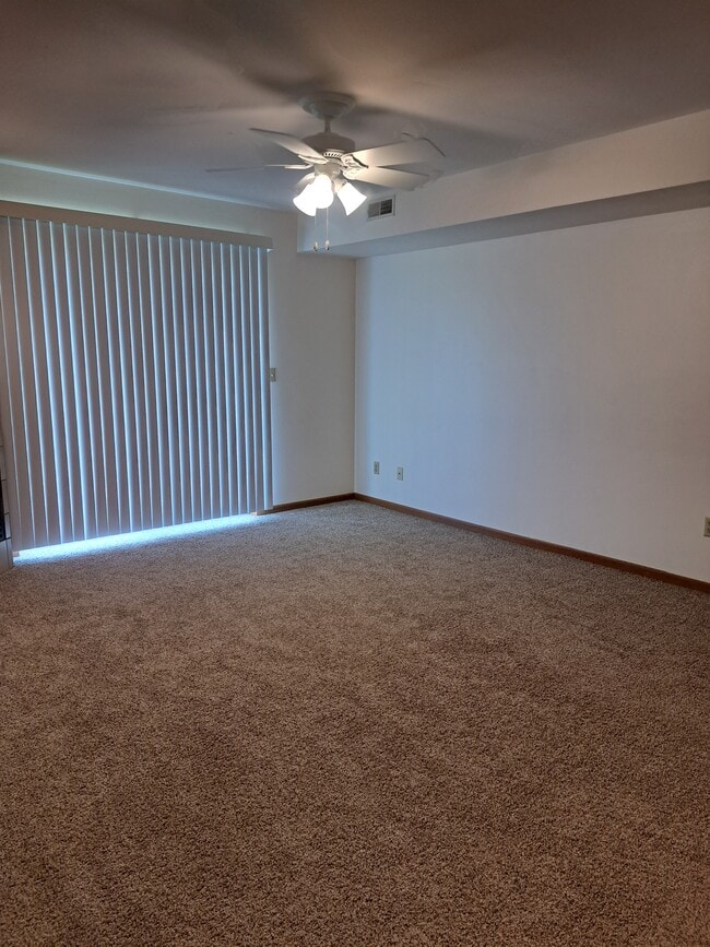 Building Photo - 586 Athletic Way