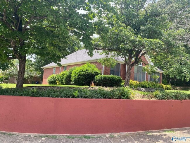Building Photo - 203 Glenridge Ct SW